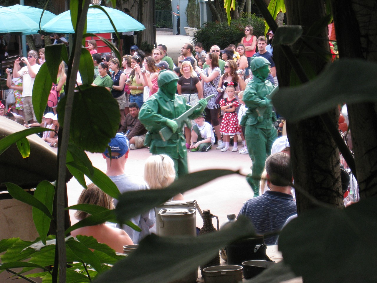 Vacation 2007-12 - Beaches Disney Hotels 0868.jpg - On the 2007-08 Florida vacation we visited beaches from Fort Myers to Sanibel Island sampling local food along the way. Green water and white sugar beaches! Arriving at Disney World we visited several of the theme resorts.